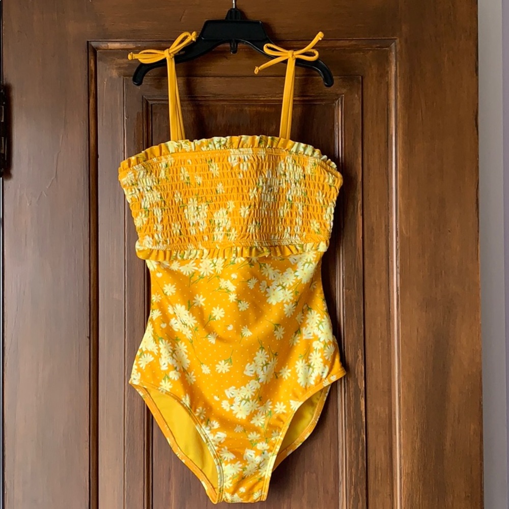 NWOT/WITH liner Cat & Jack one-piece Swimsuit